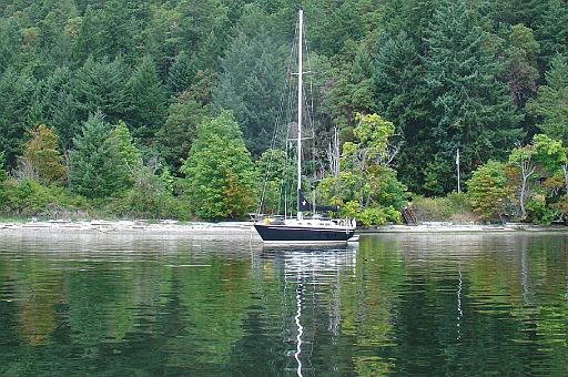 Dark Star.jpg - Dark Star at anchor in Montage Harbour